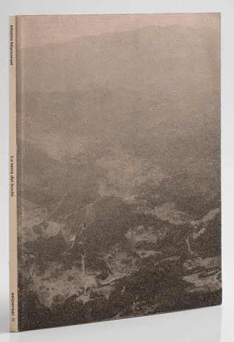 La terra dei buchi di Mattia Marzorati
